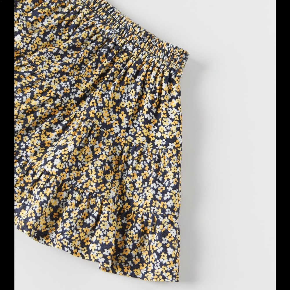 • Zara • Floral Skirt - Picture 2 of 3